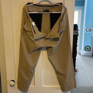 Oakley Mens stretchy khaki pant